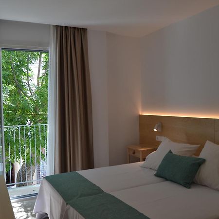 Hotel Oasis コニル・デ・ラ・フロンテラ エクステリア 写真