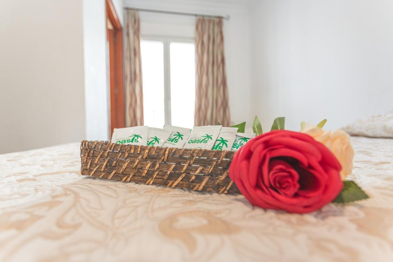 Hotel Oasis コニル・デ・ラ・フロンテラ エクステリア 写真