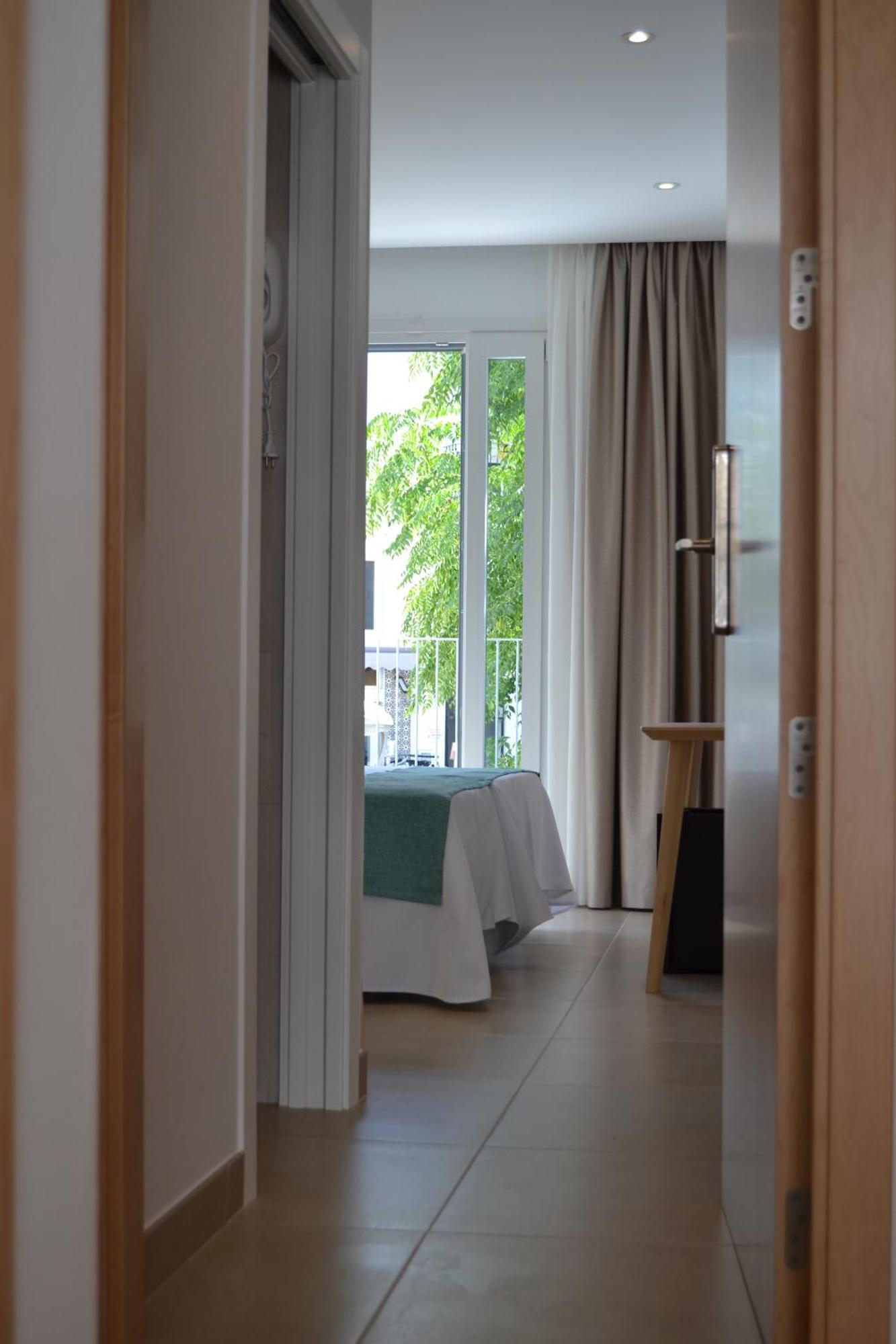 Hotel Oasis コニル・デ・ラ・フロンテラ エクステリア 写真